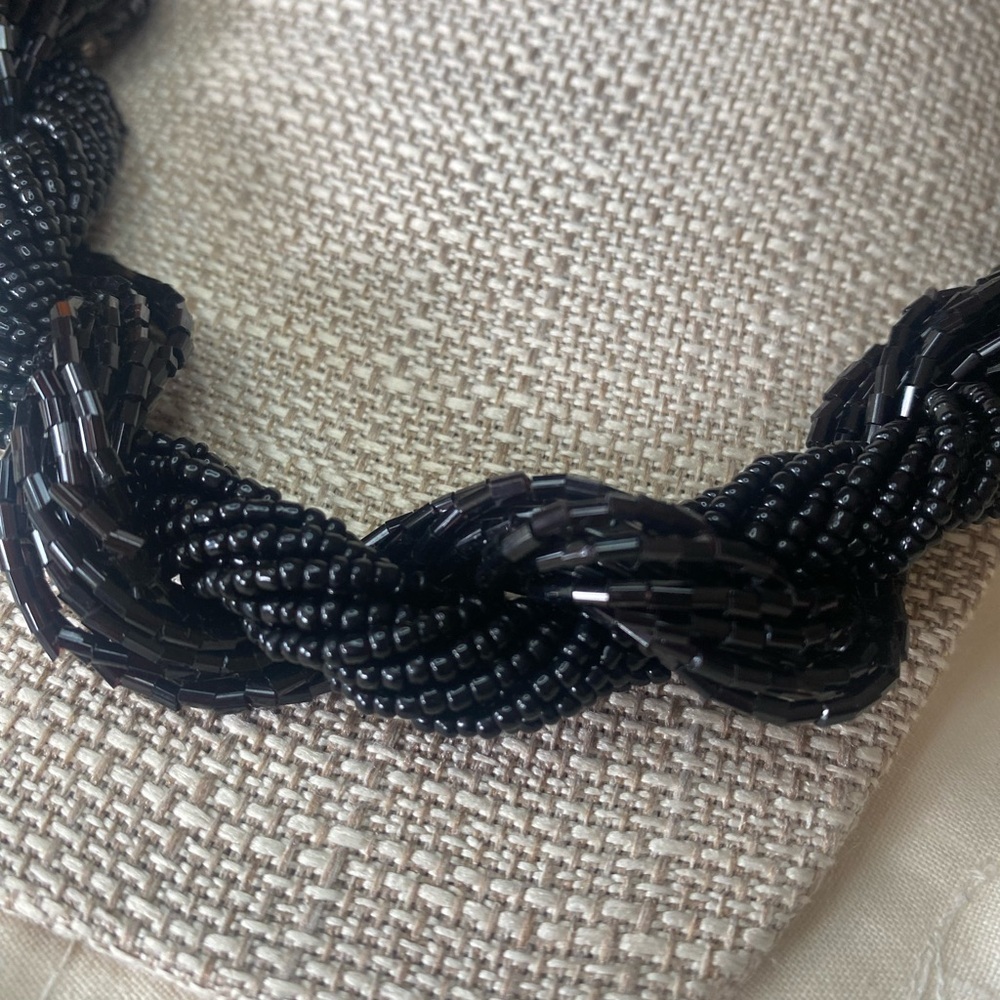 NWOT Twisted Black Seed Bead Necklace Silver Tone Clasp